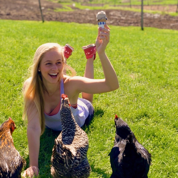 Meet your Posher, Erin - Picture 1 of 1